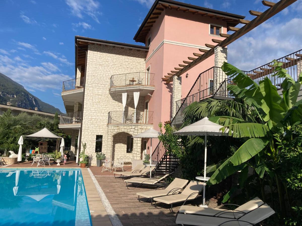 Residenza Le Due Torri Aparthotel Riva del Garda Exterior photo