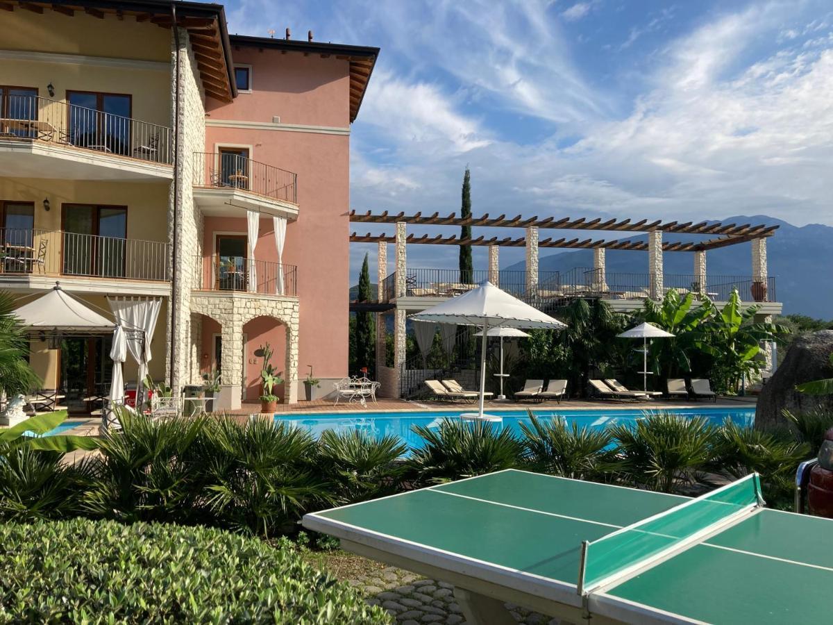 Residenza Le Due Torri Aparthotel Riva del Garda Exterior photo