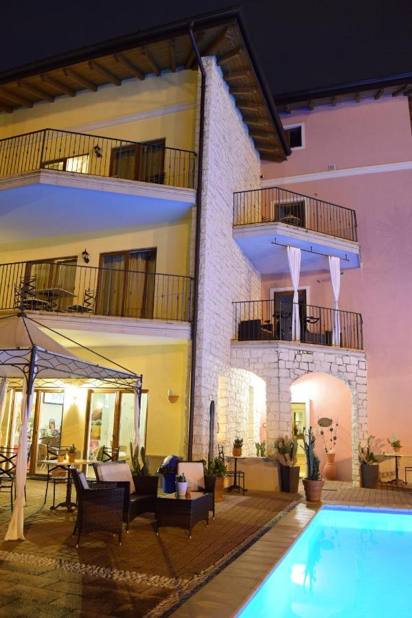 Residenza Le Due Torri Aparthotel Riva del Garda Exterior photo