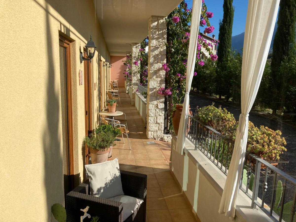 Residenza Le Due Torri Aparthotel Riva del Garda Exterior photo