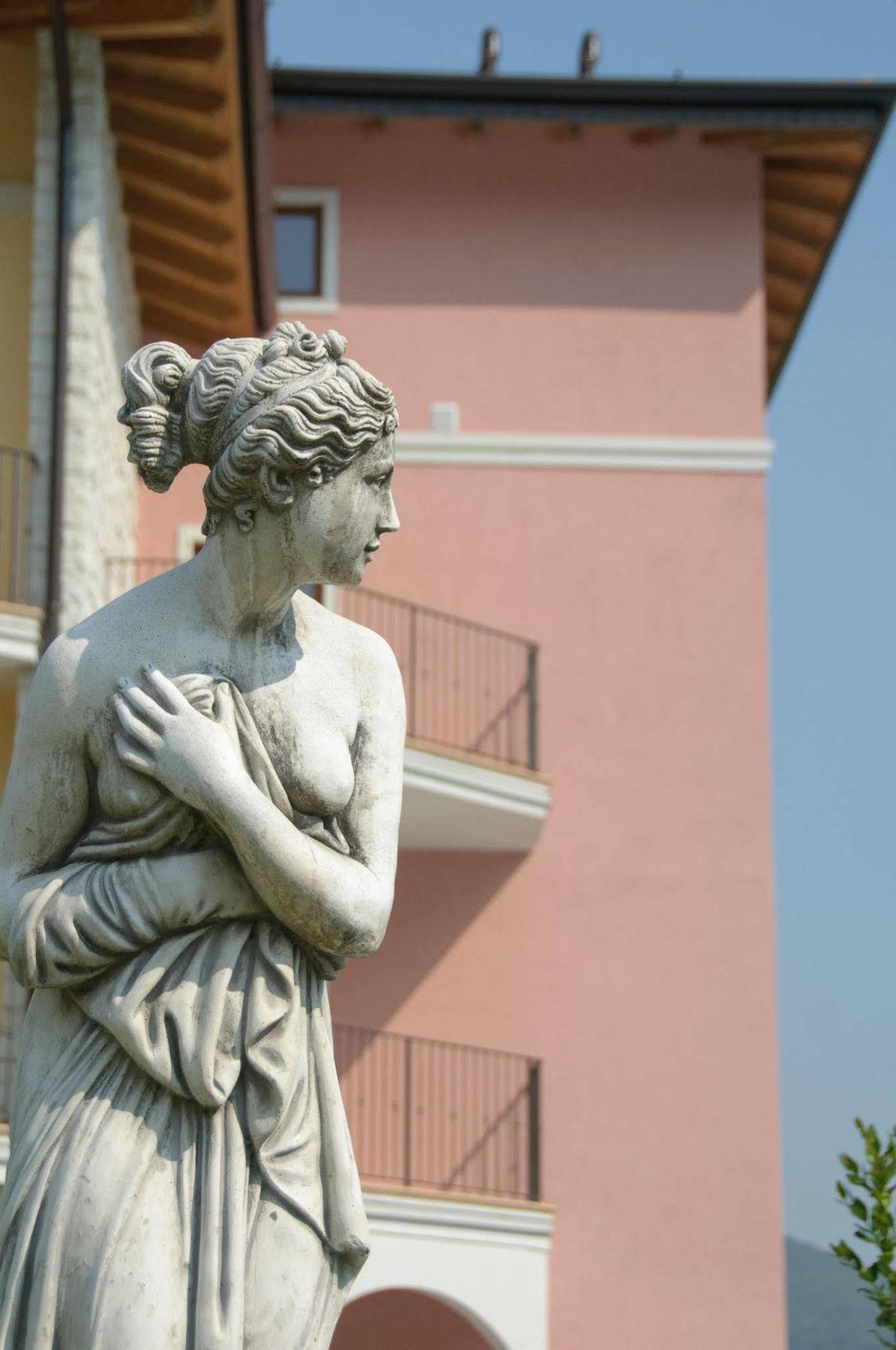 Residenza Le Due Torri Aparthotel Riva del Garda Exterior photo